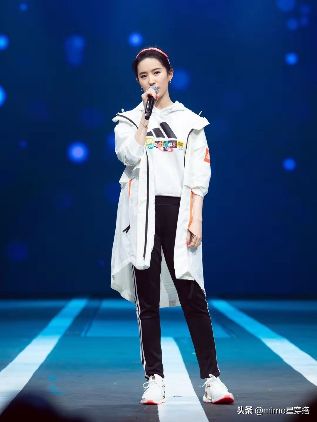 32岁刘亦菲终于换风格，罕见运动装造型显活力，美成18岁少女样