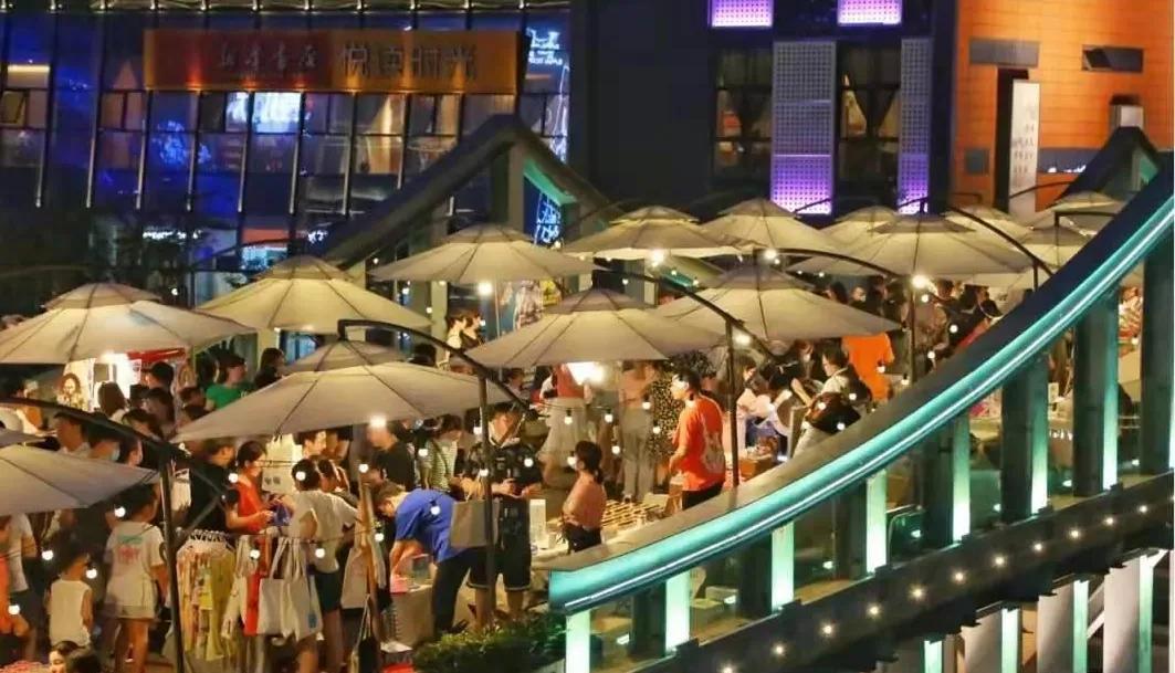 和奥运冠军杨倩合影,杨倩家乡观看奥运会