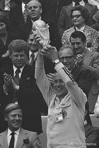 钩十字下的绿茵场：第三帝国足球往事