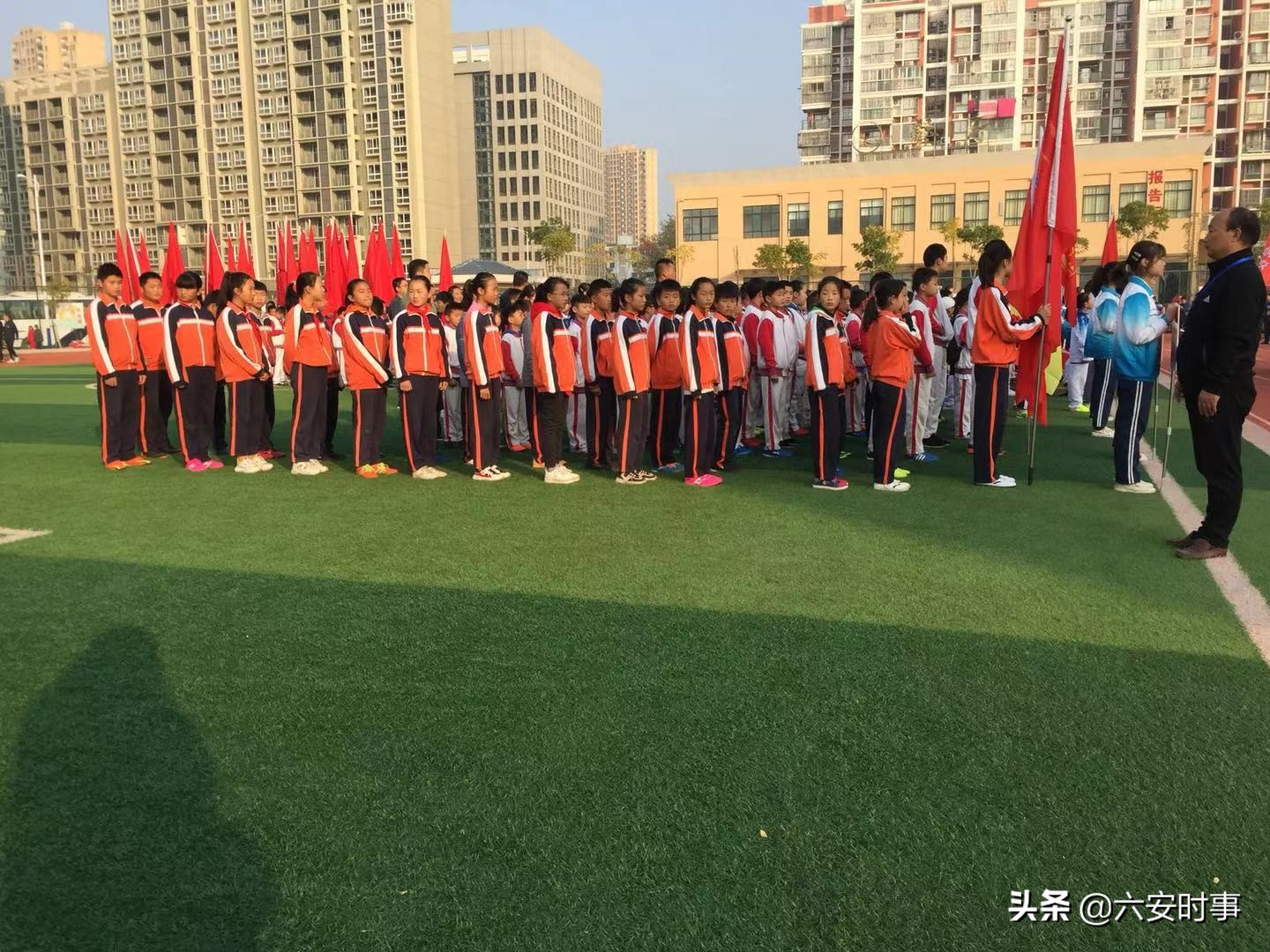 绿茵赛场放飞梦想的绘画,绿茵场上挥洒汗水追逐梦想