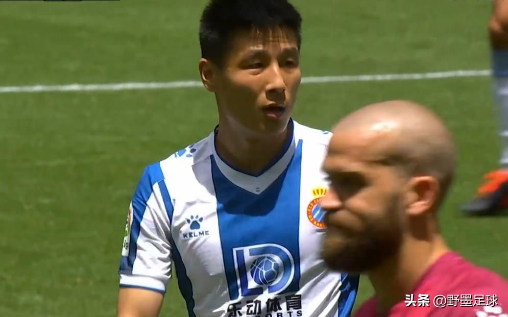 状态爆棚！武磊磁铁式停球，面对1米9大汉防守，牢牢将球吸在脚下