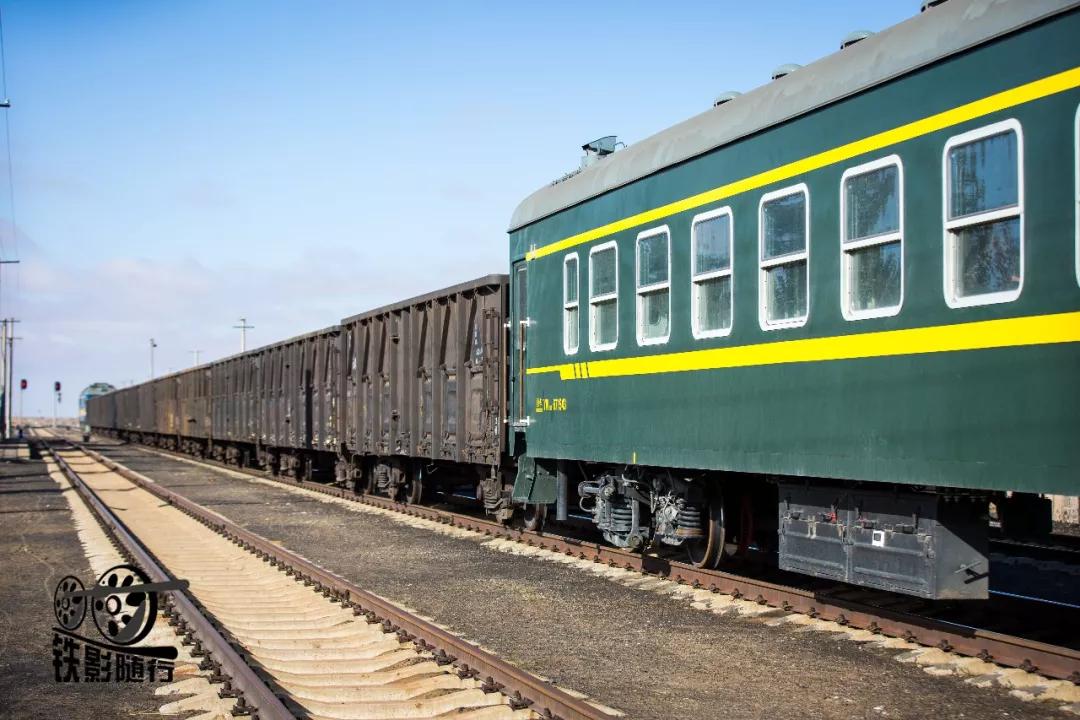 铁影｜穿越沙漠的“混编列车”——吉兰泰铁路运转记