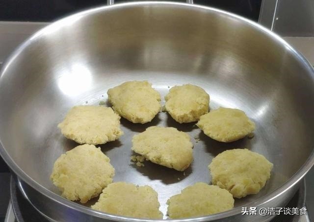 不用面包糠的蛋糕制作,不用烤箱也能做出松软香甜的蛋糕