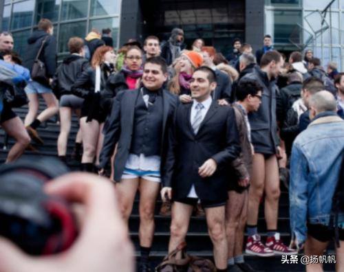 美国女性到底有多开放？地铁“无裤日”百万人不穿裤