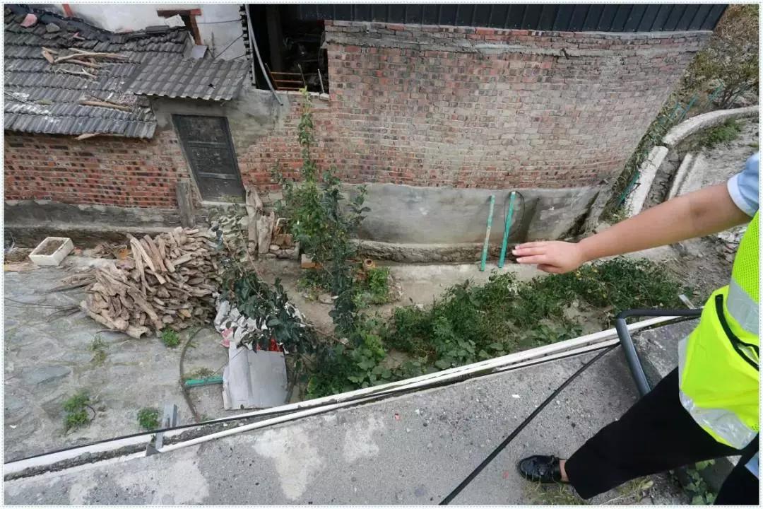 暴雨吊桥救人,暴雨救援桥