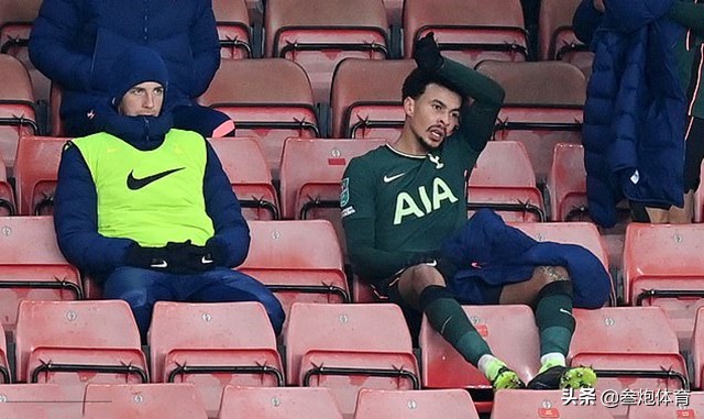 热刺5200万巨星翻天！当穆里尼奥面发飙，怒踢水瓶+看台碎念