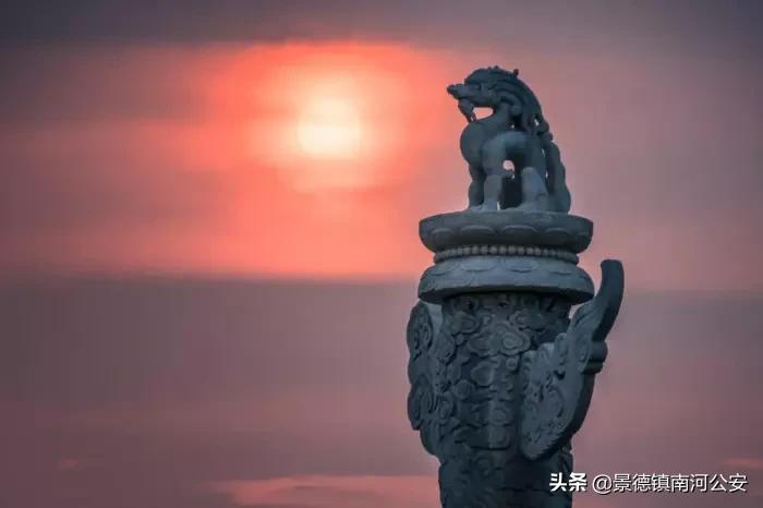 10首荡气回肠的怀古诗词,这些荡气回肠的爱国古诗词