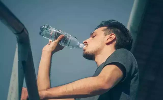 热天跑步能祛湿气吗,跑步完隔几分钟喝冰水