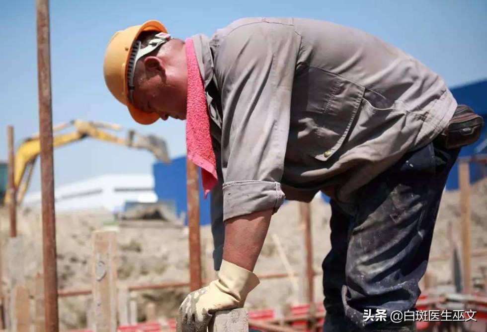 16岁花季少女染上白癜风,年轻小伙患白癜风不当回事