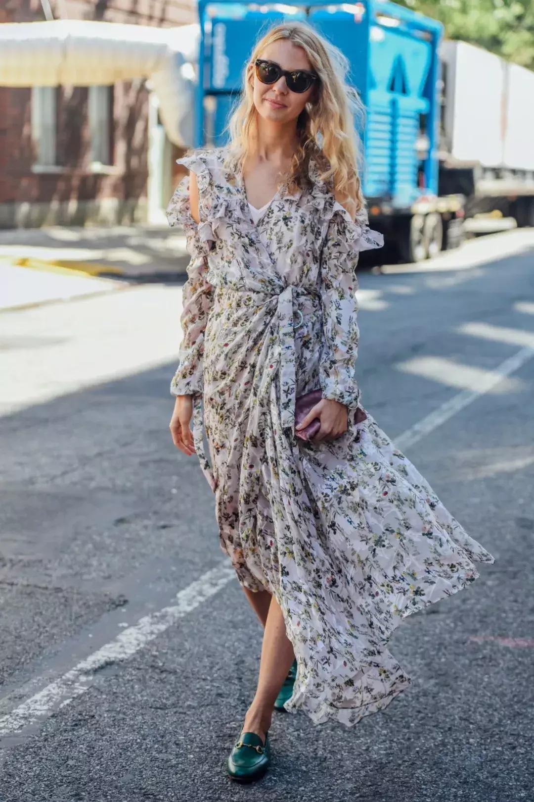 裙子平底鞋,搭黑色平底鞋的裙子怎么搭配