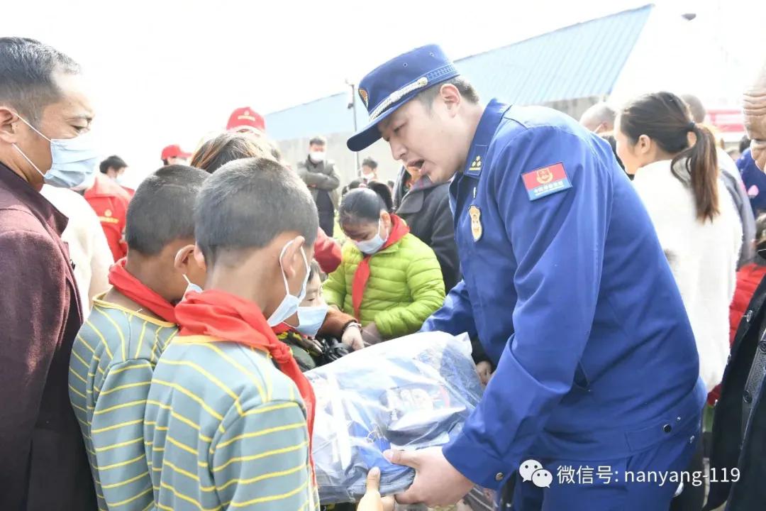 消防安全文艺节目,消防文艺小分队下基层
