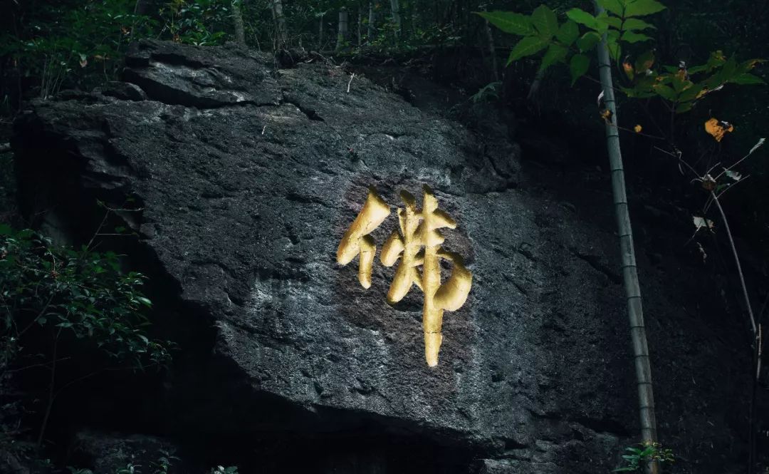 十大悬崖玻璃栈道景点,有瀑布有山还有玻璃栈道的景区