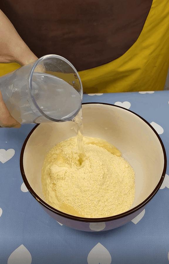 煮玉米面粥最正确的方法,煮玉米糊糊怎样不打坨