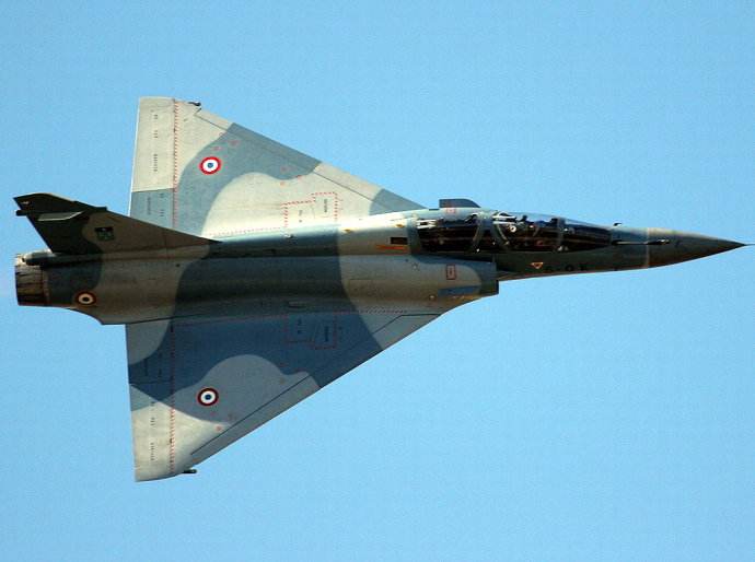 印度空军的心头好！幻影2000性能出众，完全碾压F16和米格29