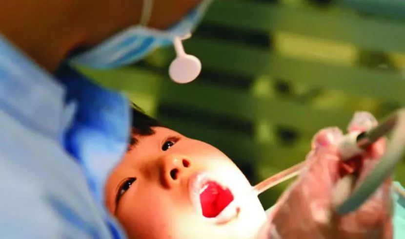 让你笑出自信的不止益达！仅39.9元抢成都华品口腔保健洁牙套餐！