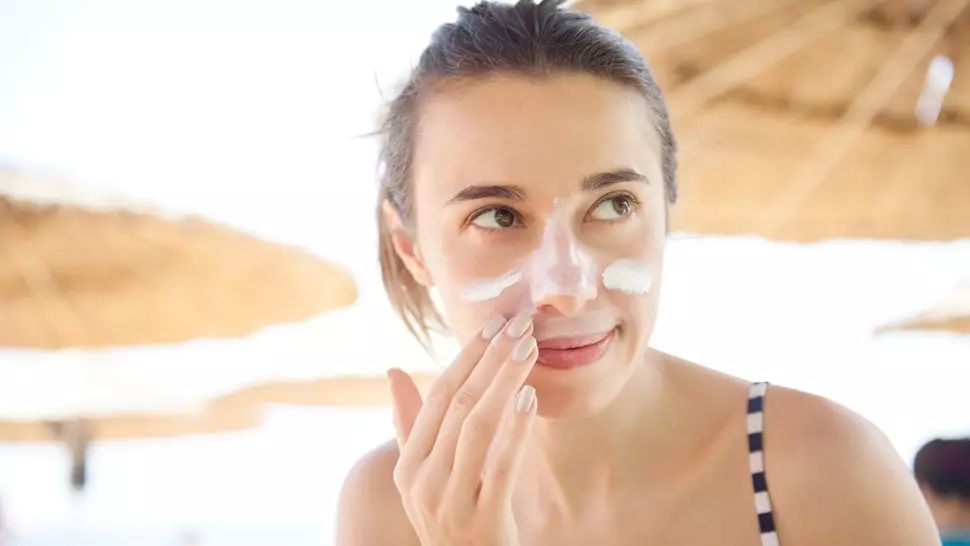 敏感肌脸上干燥起皮怎么办,脸上敏感皮肤干起皮怎么快速变好