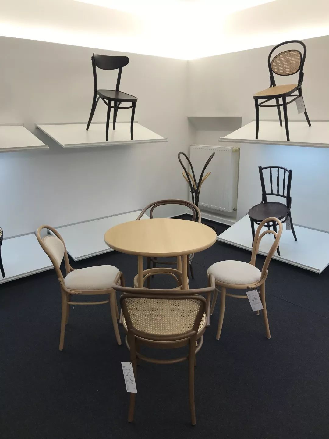 探访TON工厂看经典椅子背后的故事|疯狂24h我们去捷克干了啥？