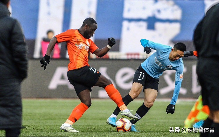 右路坐拥4虎将,左路只靠国脚飞翼单扛,大连人帅森组合压力大