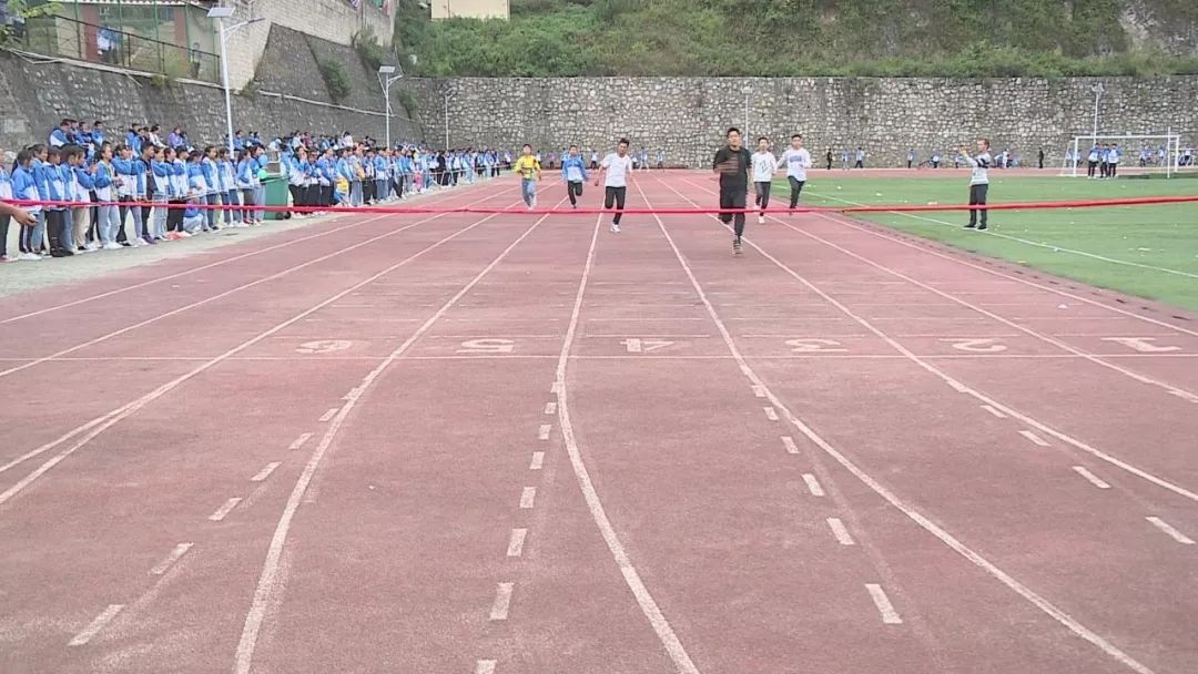 关岭民族寄宿制学校2024艺术节,关岭县寄宿制中学冬季运动会