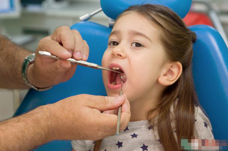 孩子出现双排牙该怎么办,孩子出双排牙怎么办