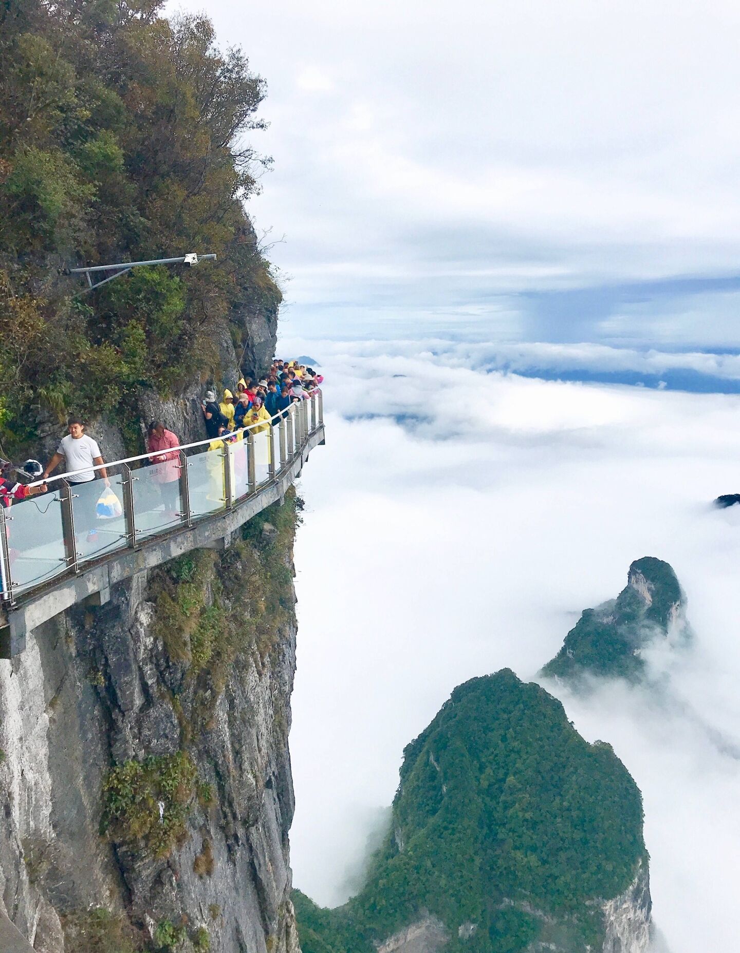 张家界住宿费如何省钱,张家界市吃住贵吗