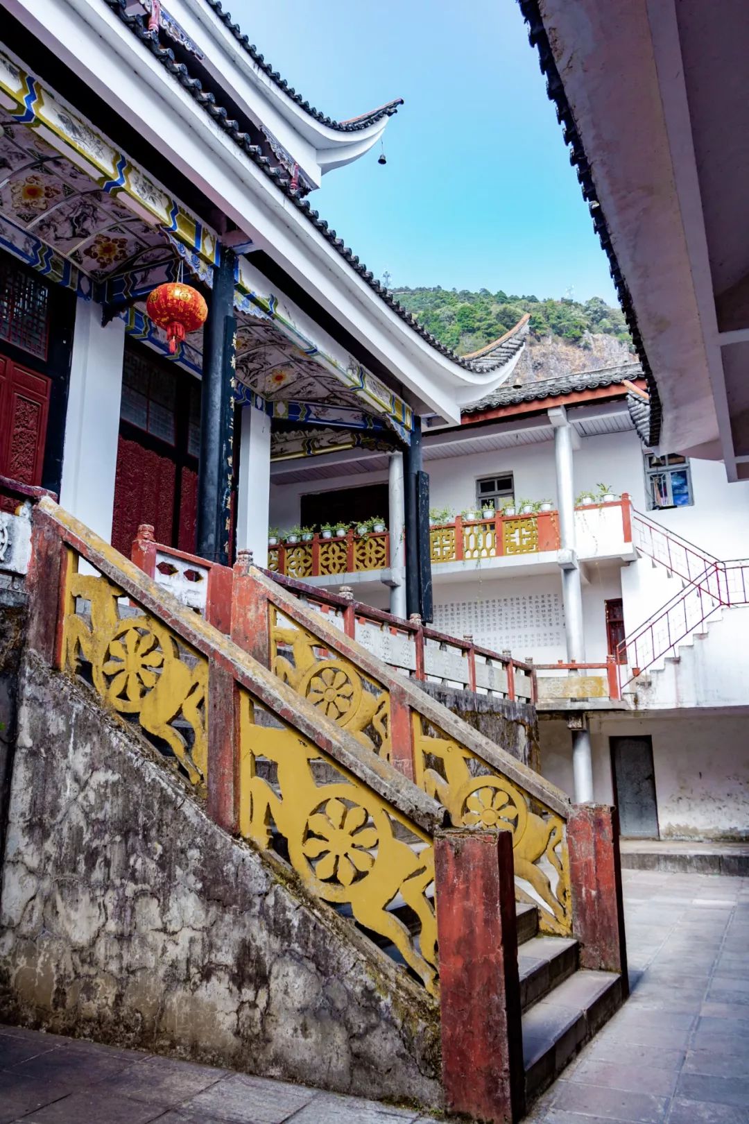 大理鸡足山奇观,从山角看大理鸡足山的传说