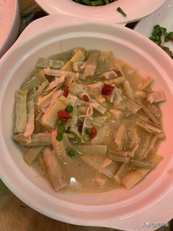 土豪请客吃饭300元,土豪一桌宴席500万