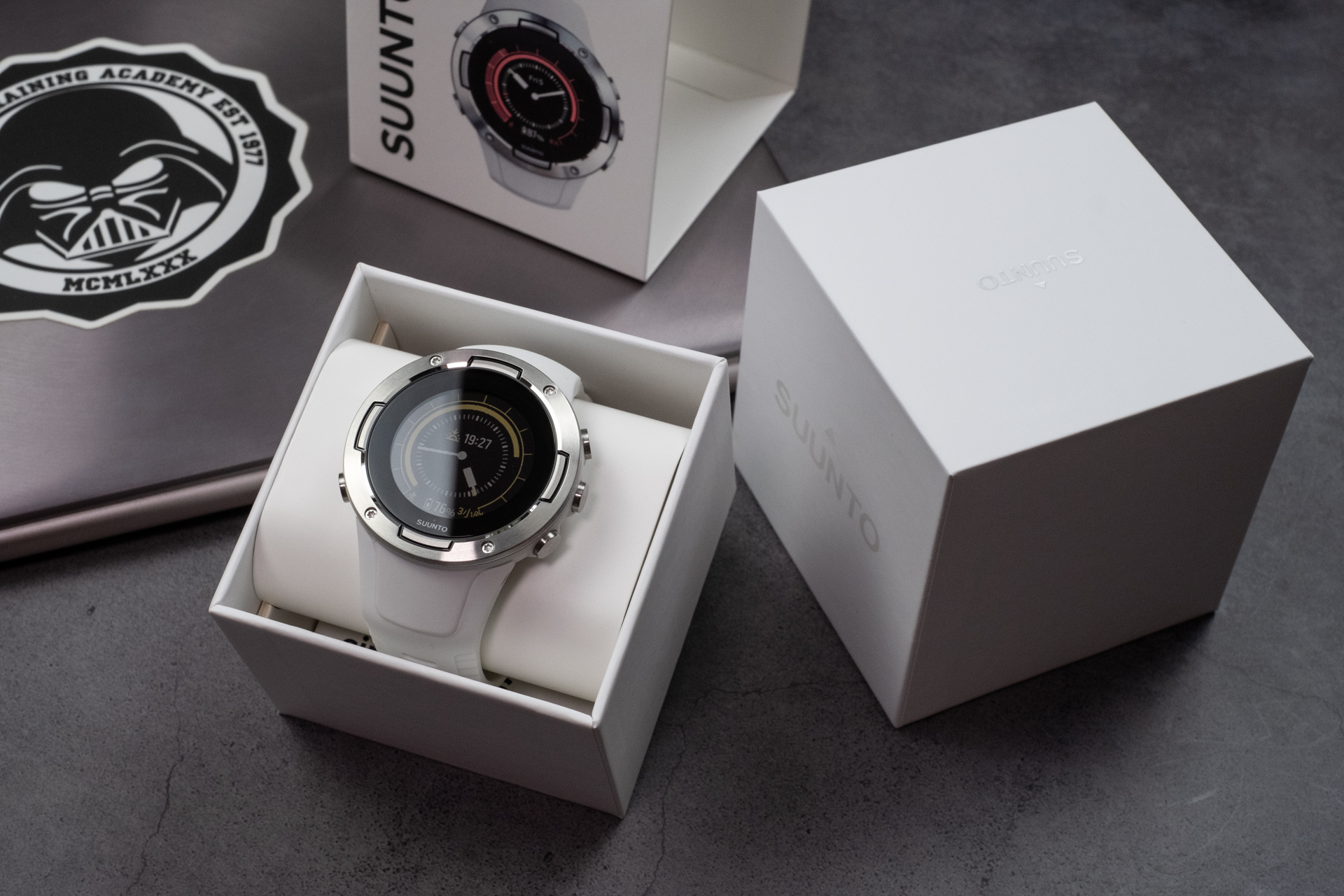 颂拓5黑白限量,颂拓suunto5智能运动手表