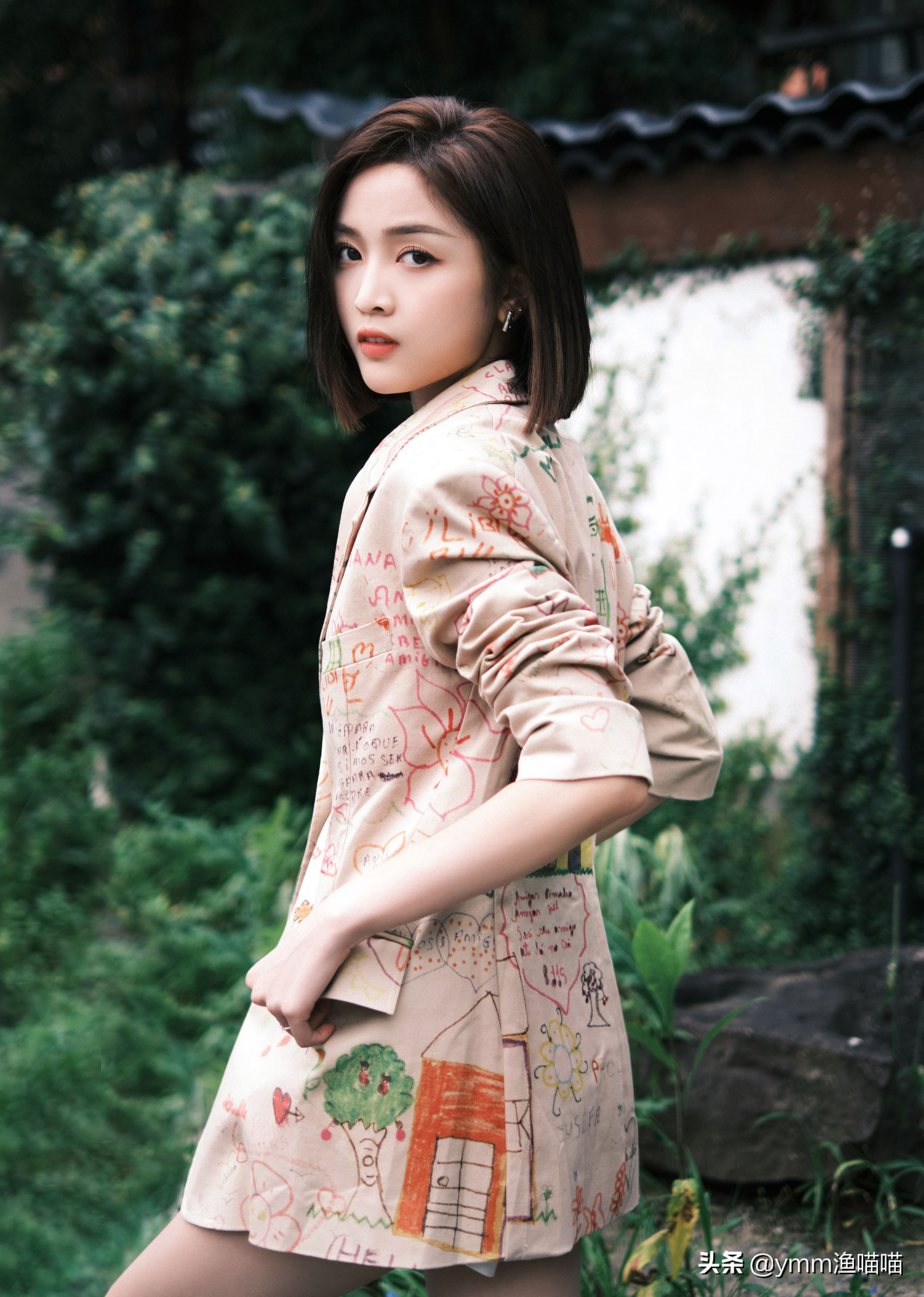 吴宣仪毕雯珺世界微尘里图片,世界微尘里吴宣仪毕雯珺超甜拥吻