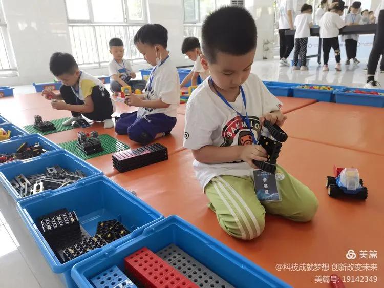 机器人竞赛让青少年感受科技乐趣,科普机器人大赛