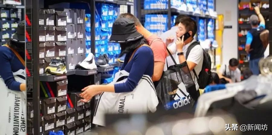 商场耐克阿迪专柜卖假鞋么,商场专柜卖假耐克