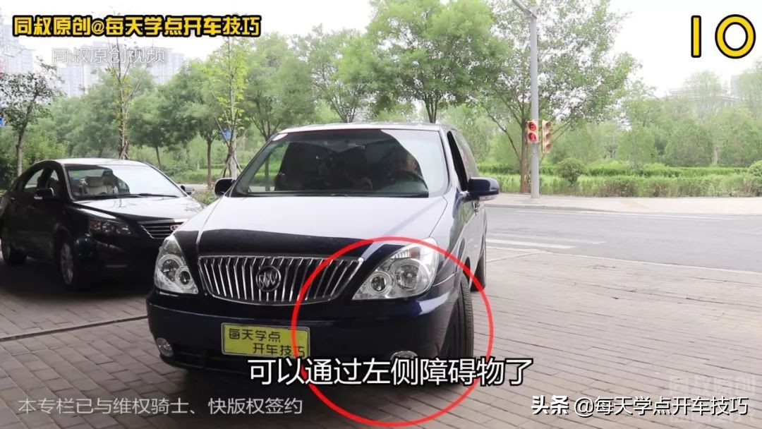 过道太窄倒车入库,过道窄怎么倒车出库