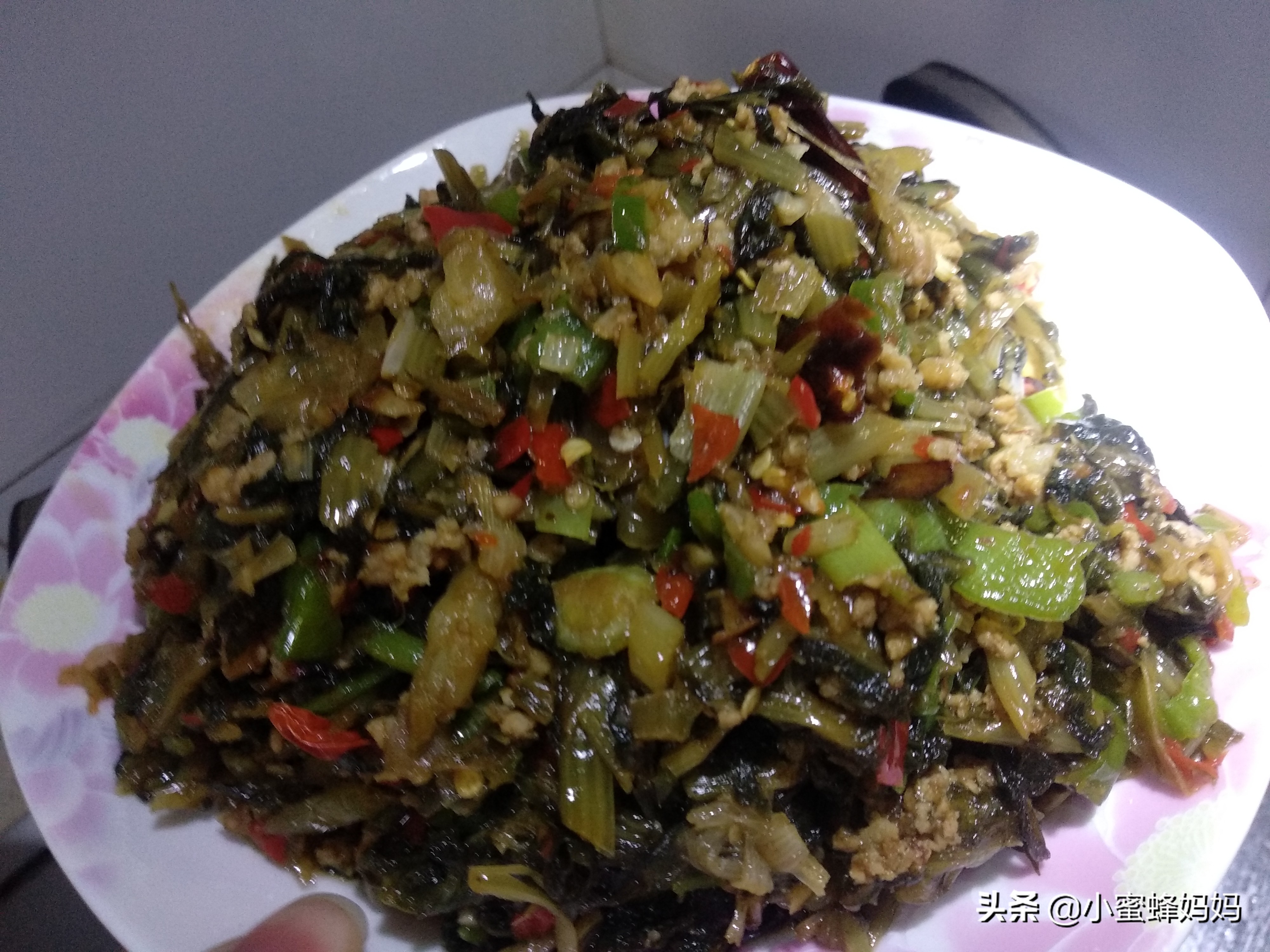 雪里红做包子视频,腌好的雪里红做包子