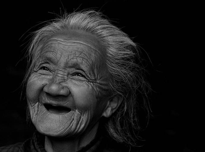 关于母亲的一首诗有哪些,赞美母亲最经典的一首诗