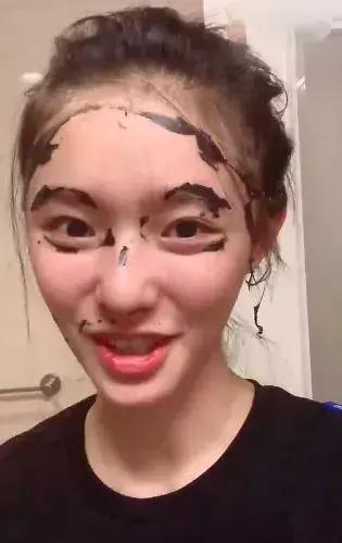 新晋美妆红人林允揭晓肌肤奥秘,林允现在在美妆界