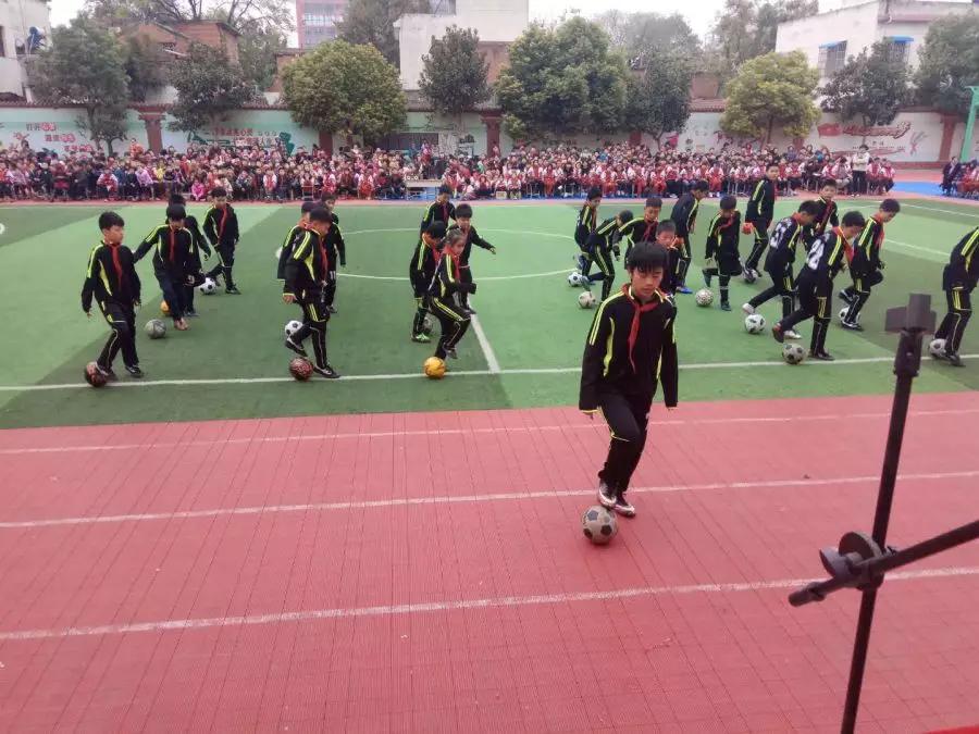 幸福小学举行校园足球联赛,邓州思源学校足球比赛