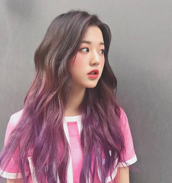 日常泫雅风发型,jennie超短裙造型走泫雅风