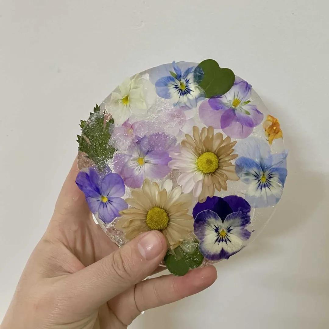 寒潮来袭，你的阳台也能开出这样的“水晶花”