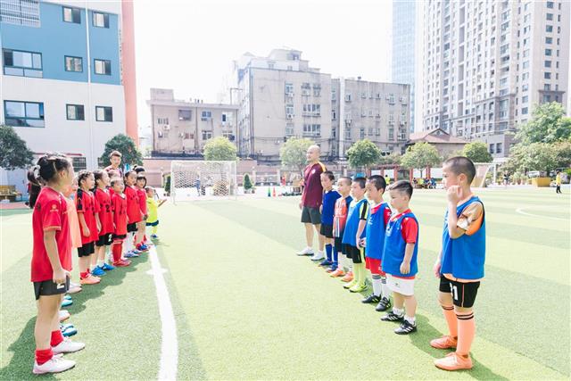 暑假足球小将,足球成人暑期训练营