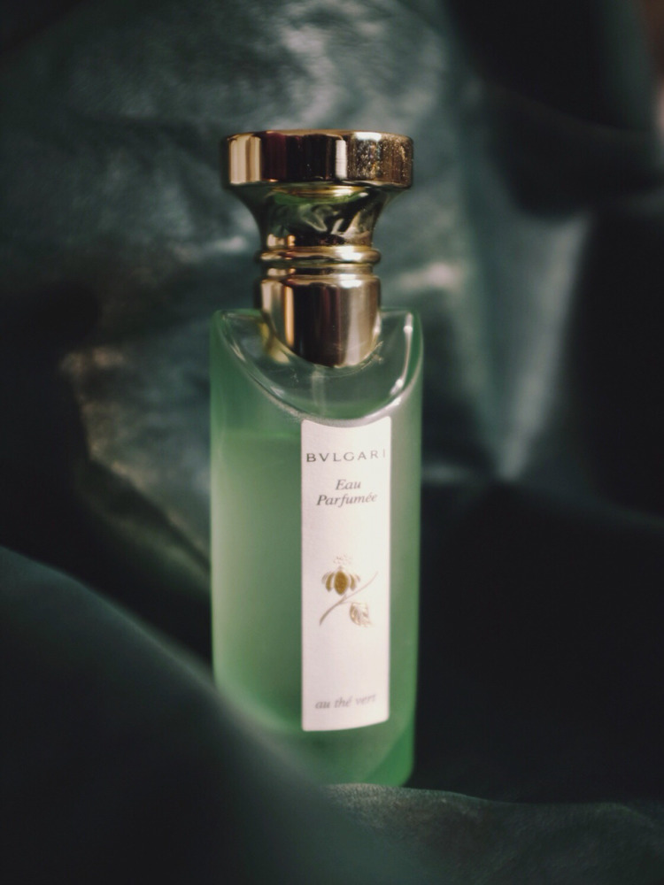 香水科普篇：闻香识女人，香水选错可能会致癌？3招教你挑对香水