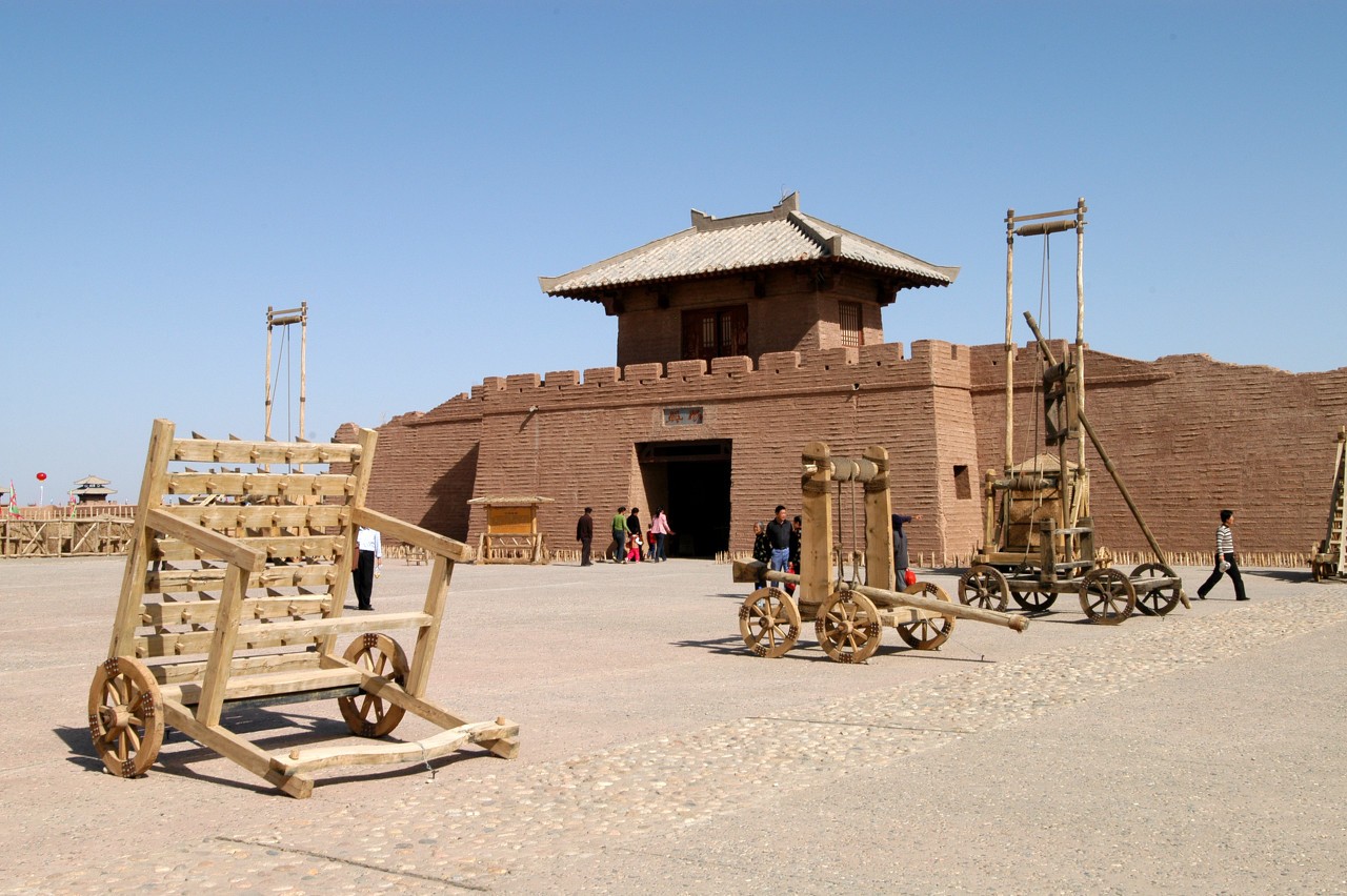 甘肃敦煌什么地方有沙金,敦煌莫高窟在甘肃的什么地方