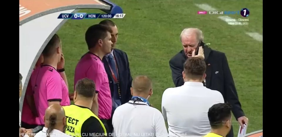 球迷*力暴**！裁判阿诺德·亨特在比赛中被照明弹射和打火机击中