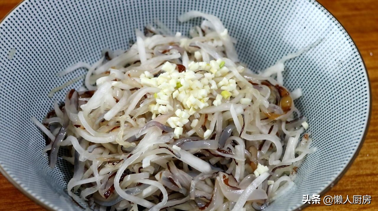 海蜇怎么做口感脆爽,凉拌萝卜海蜇正确方法