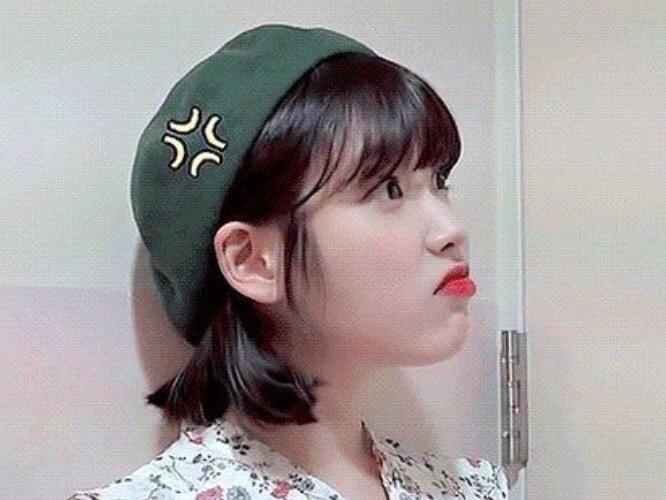 iu李知恩抿嘴,iu领奖超燃