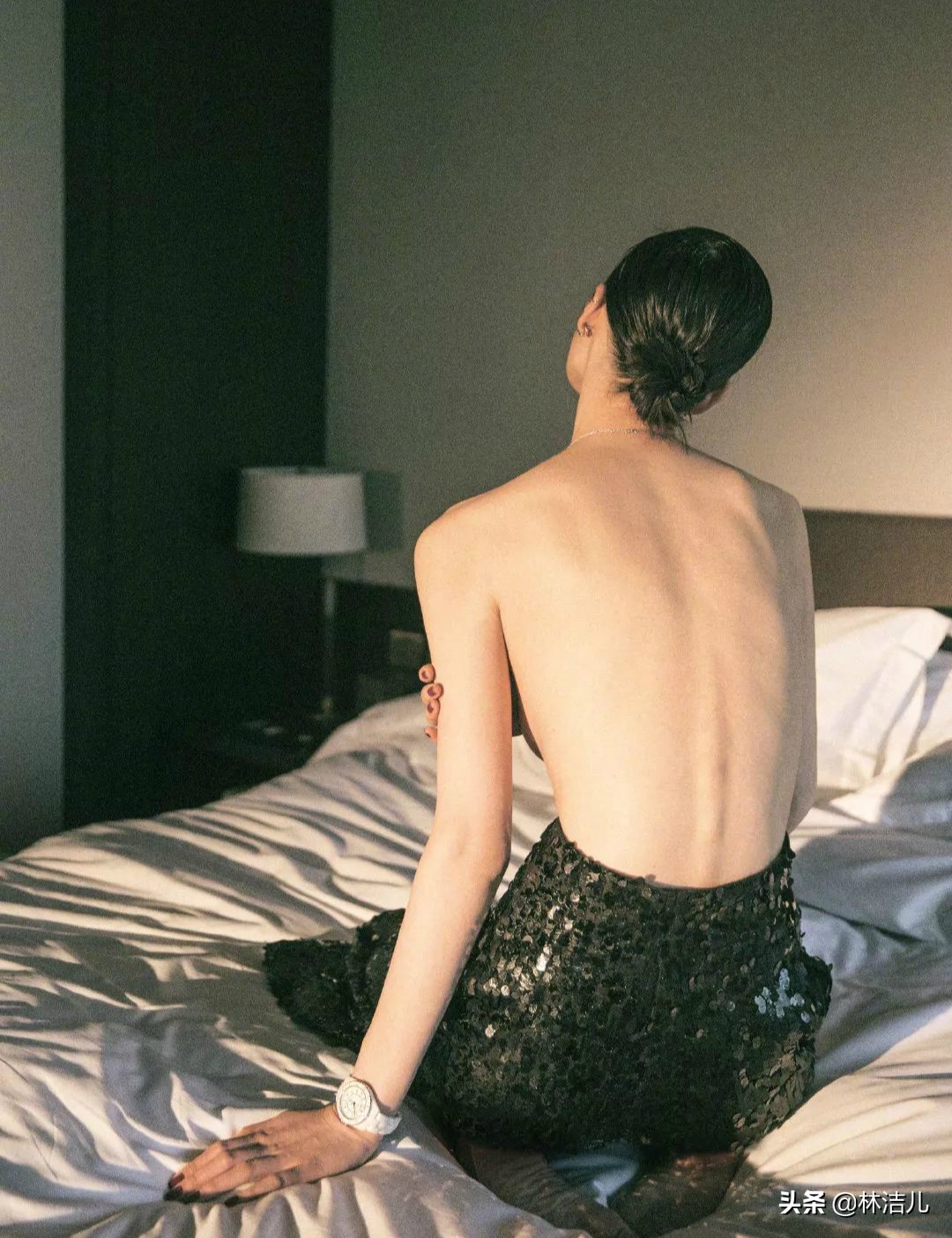 当钟楚曦和江疏影同穿印花连衣裙,倪妮钟楚曦写真