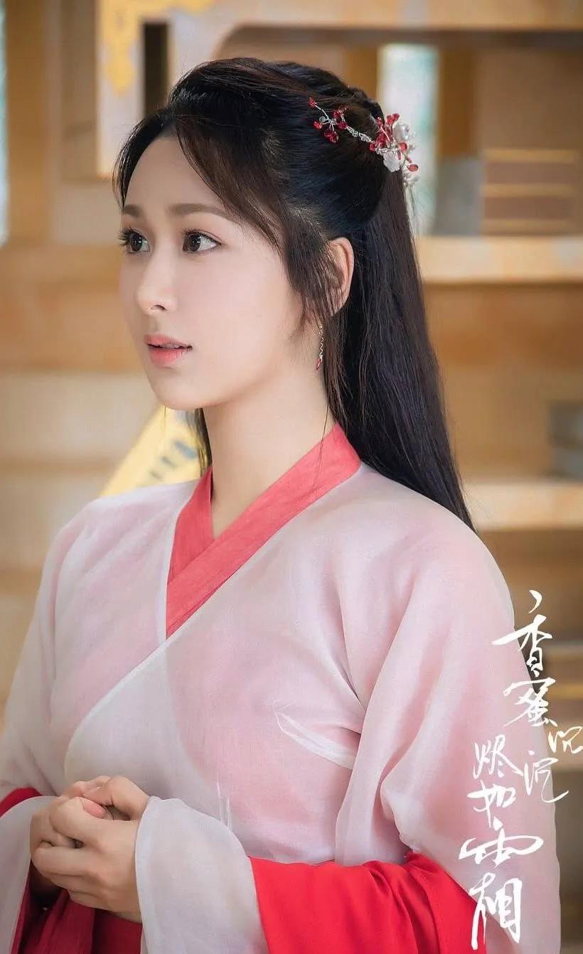 厚刘海遮挡脸型,厚刘海遮住眼睛