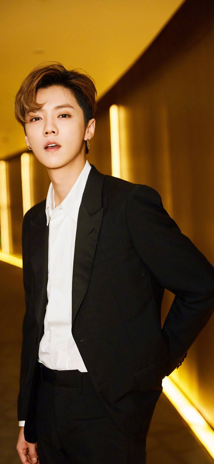 鹿晗勋章歌词壁纸图片,鹿晗手机壁纸主题锁屏