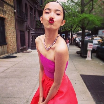 雎晓雯刘雯奚梦瑶何穗机场合影,何穗奚梦瑶刘雯雎晓雯图片