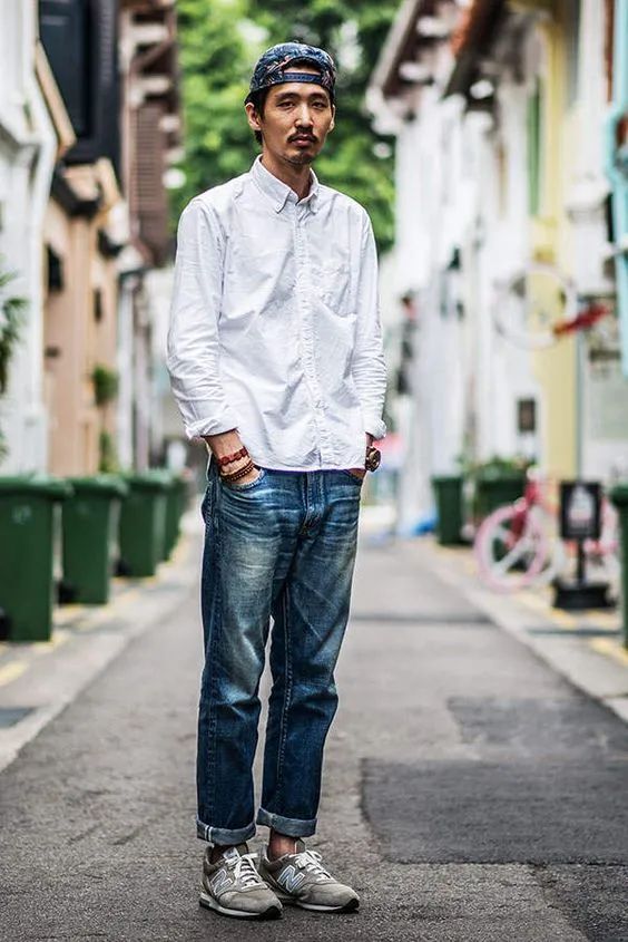 男白色衬衫搭配印花牛仔裤合适吗,男生黑色衬衫配什么颜色的牛仔裤