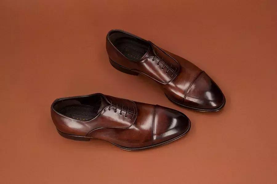 脚大不穿尖头皮鞋,脚大不怕鞋松